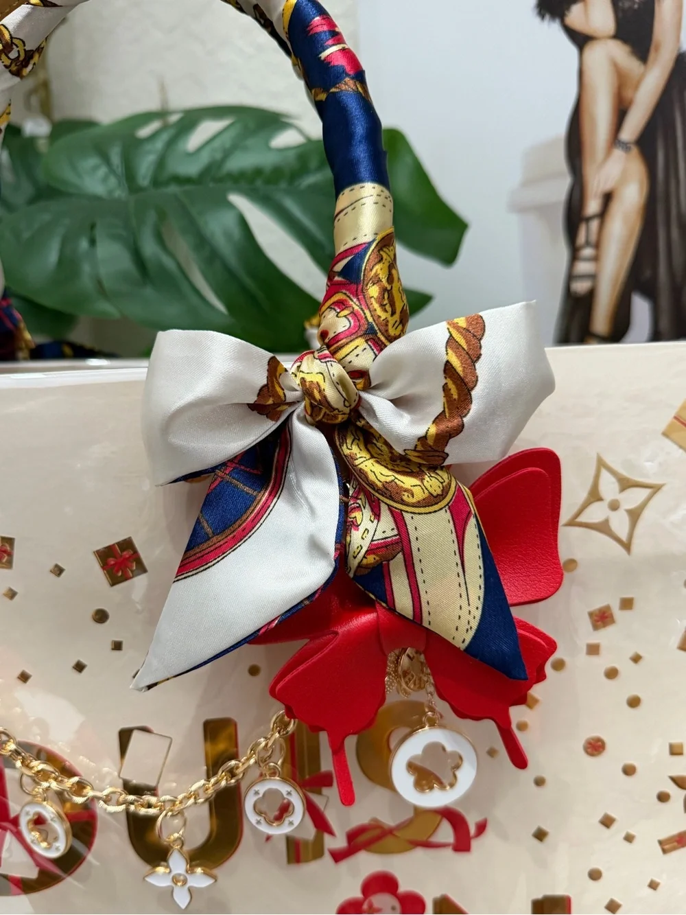 ♥️🤍♥️Louis Vuitton XL Gift Bag Tote♥️🤍♥️ - Picture 3 of 7